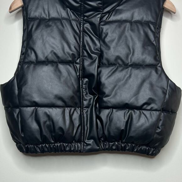 Offline by Aerie Black Faux Leather Puffer Vest Size M Vegan - Picture 3 of 10